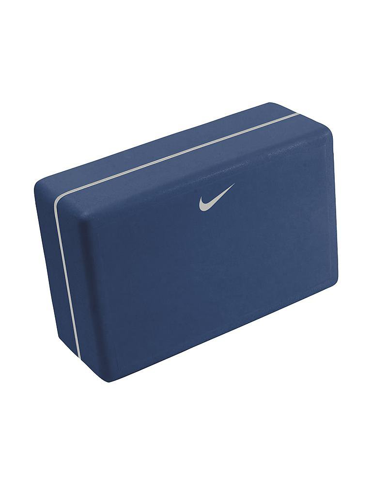 NIKE Essential Yoga Kit